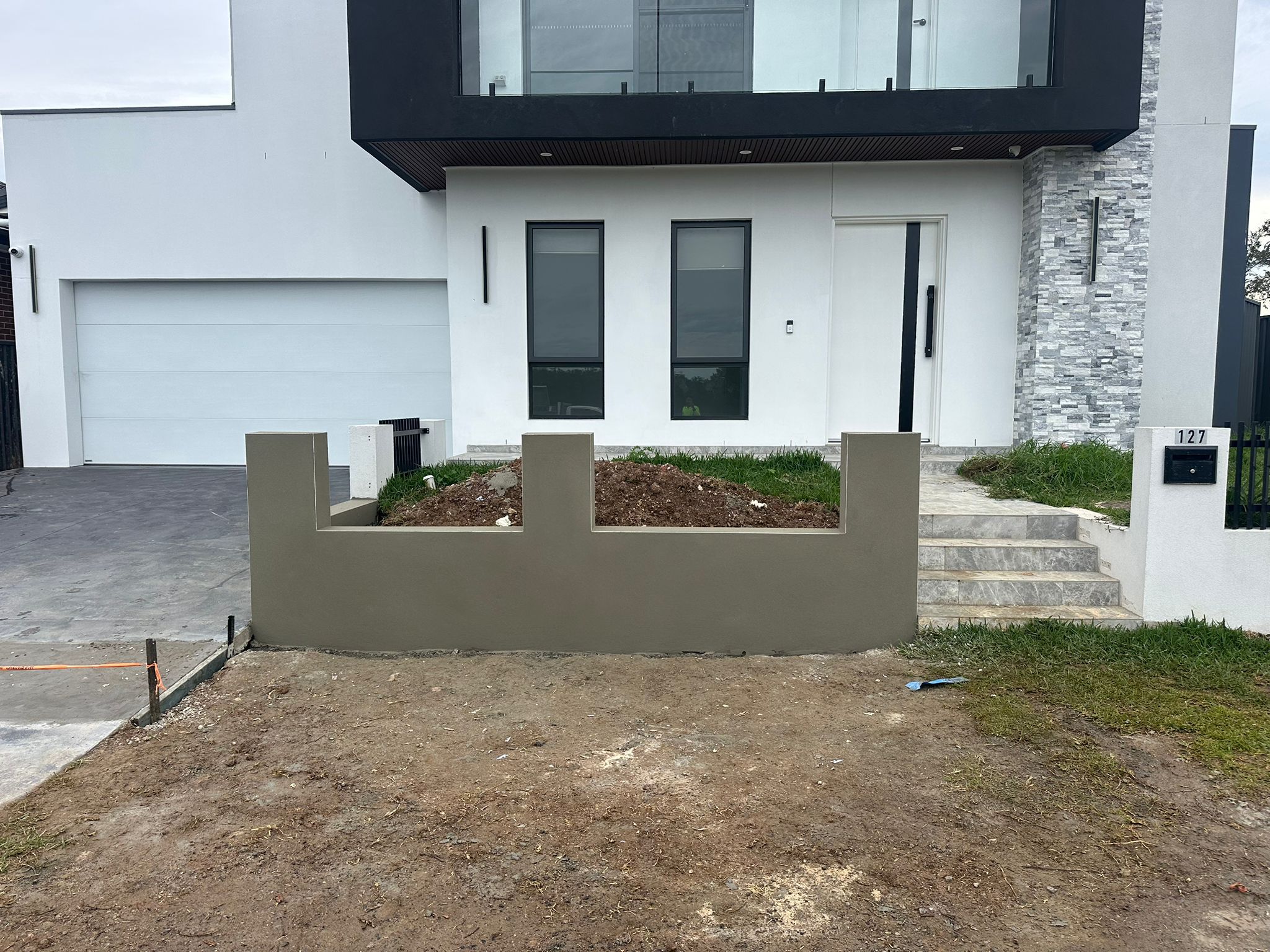 Front planter wall with pillars